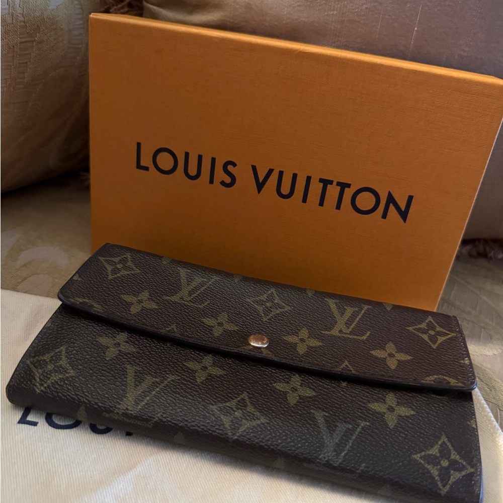 Louis Vuitton Monogram Canvas Wallet with COA preowned